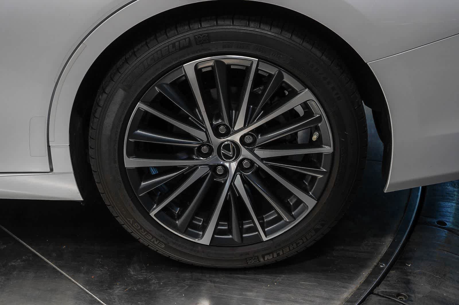 Used 2025 Lexus ES 300h w/ Premium Package FWD image 10