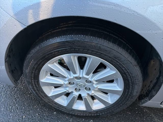 Used 2015 Toyota Sienna XLE w/ XLE Navigation Package image 15