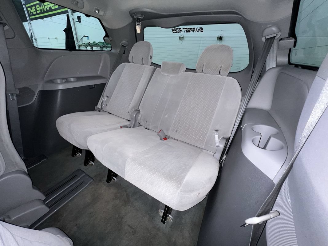 Used 2018 Toyota Sienna LE FWD image 26