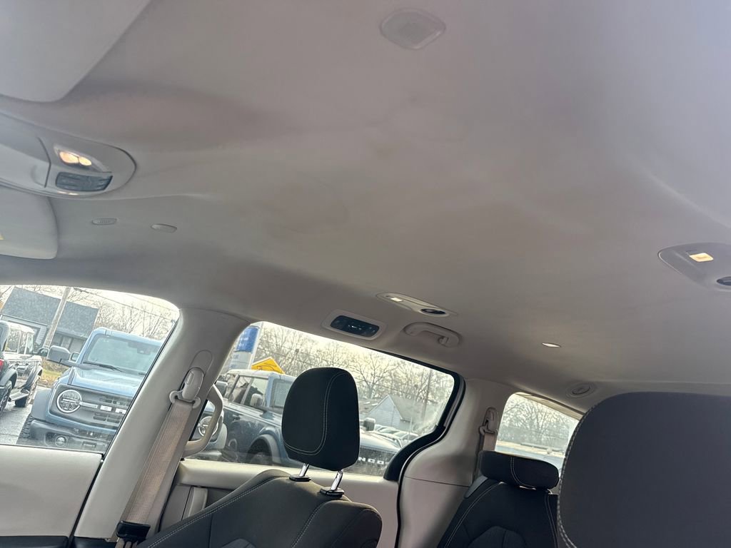 Used 2023 Chrysler Voyager LX FWD image 18