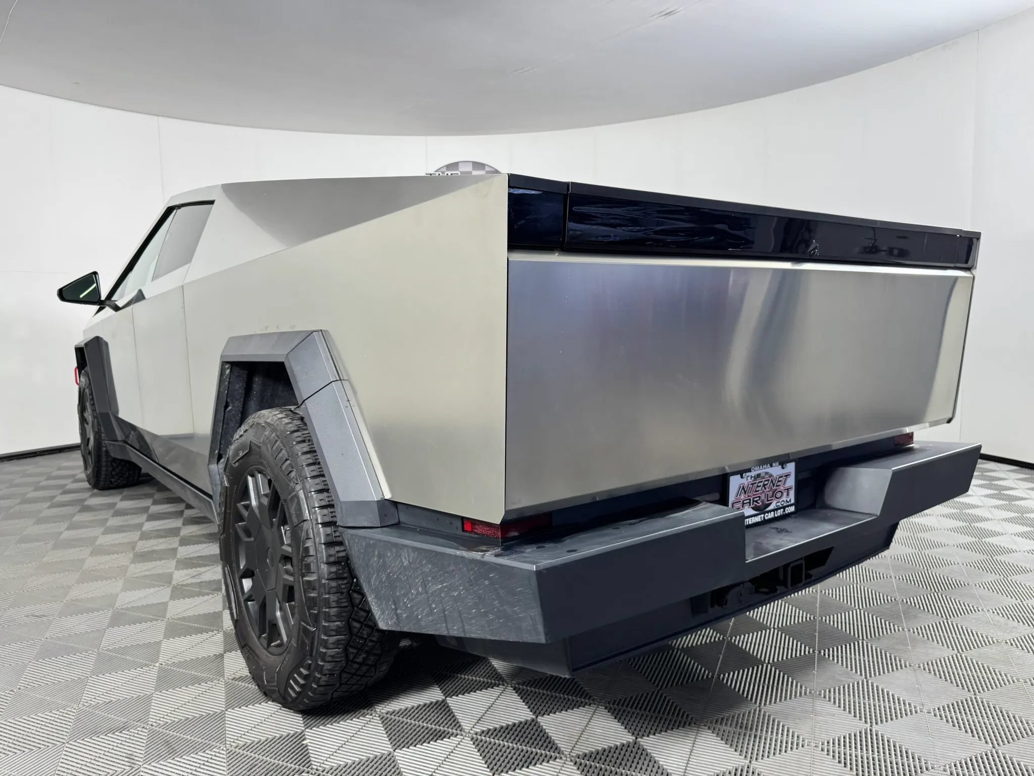 Used 2024 Tesla Cybertruck AWD Crew Cab image 25