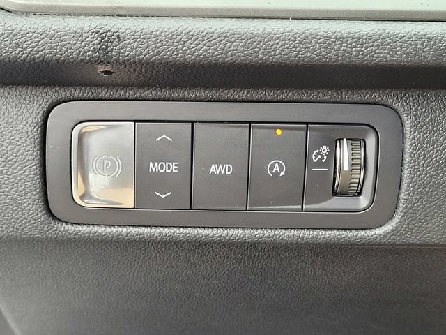 Used 2025 Chevrolet Traverse LT AWD/4WD image 13