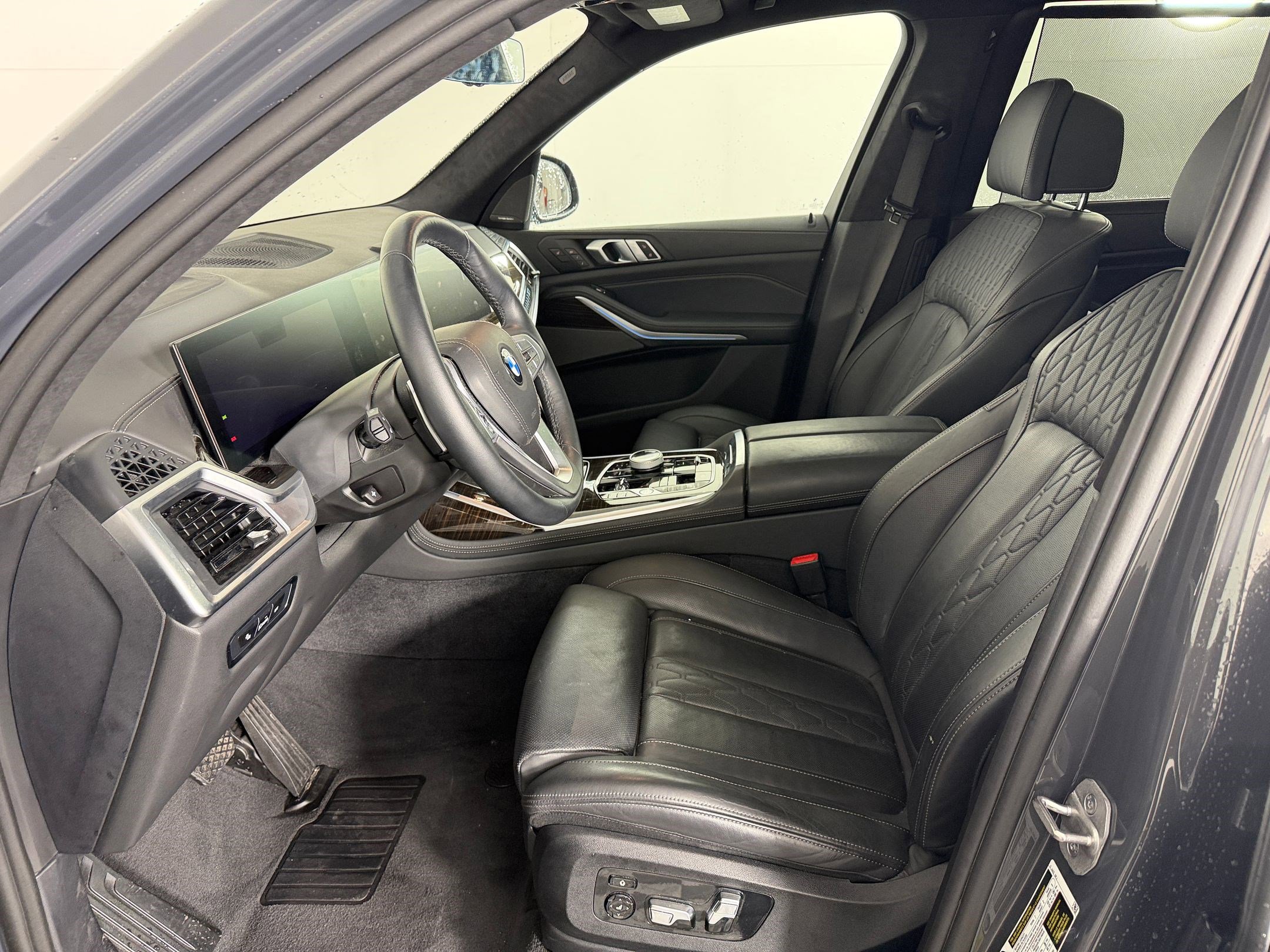 Certified 2024 BMW X7 xDrive40i w/ Executive Package AWD/4WD image 5