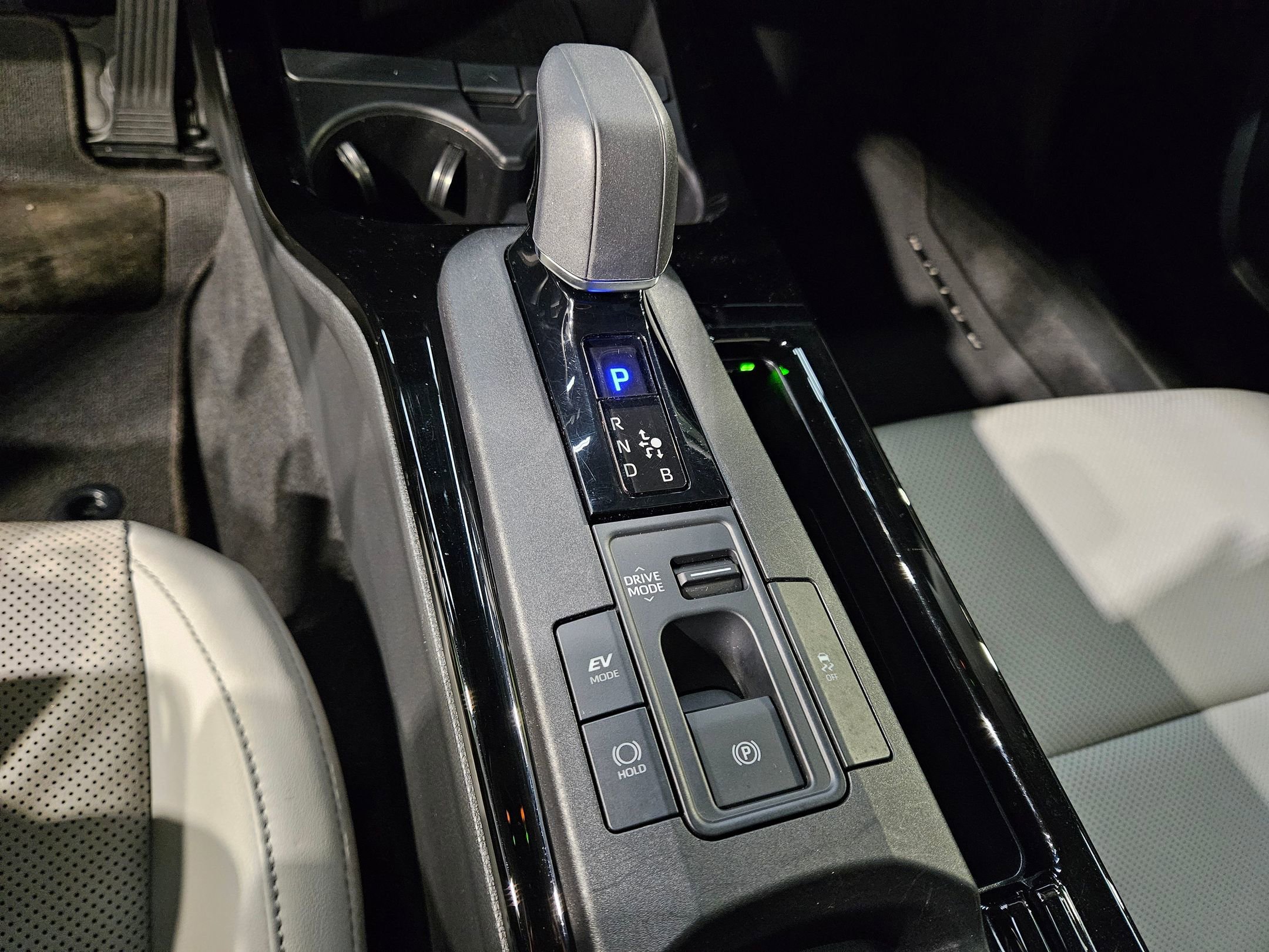 Used 2024 Toyota Prius Limited w/ Limited Premium Package image 33