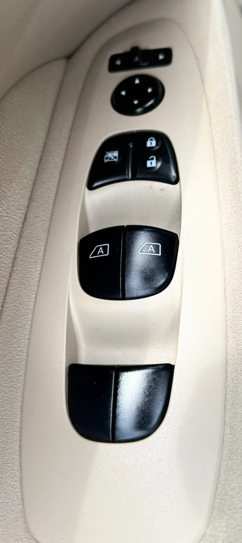 Used 2013 Nissan Pathfinder SV AWD/4WD image 23