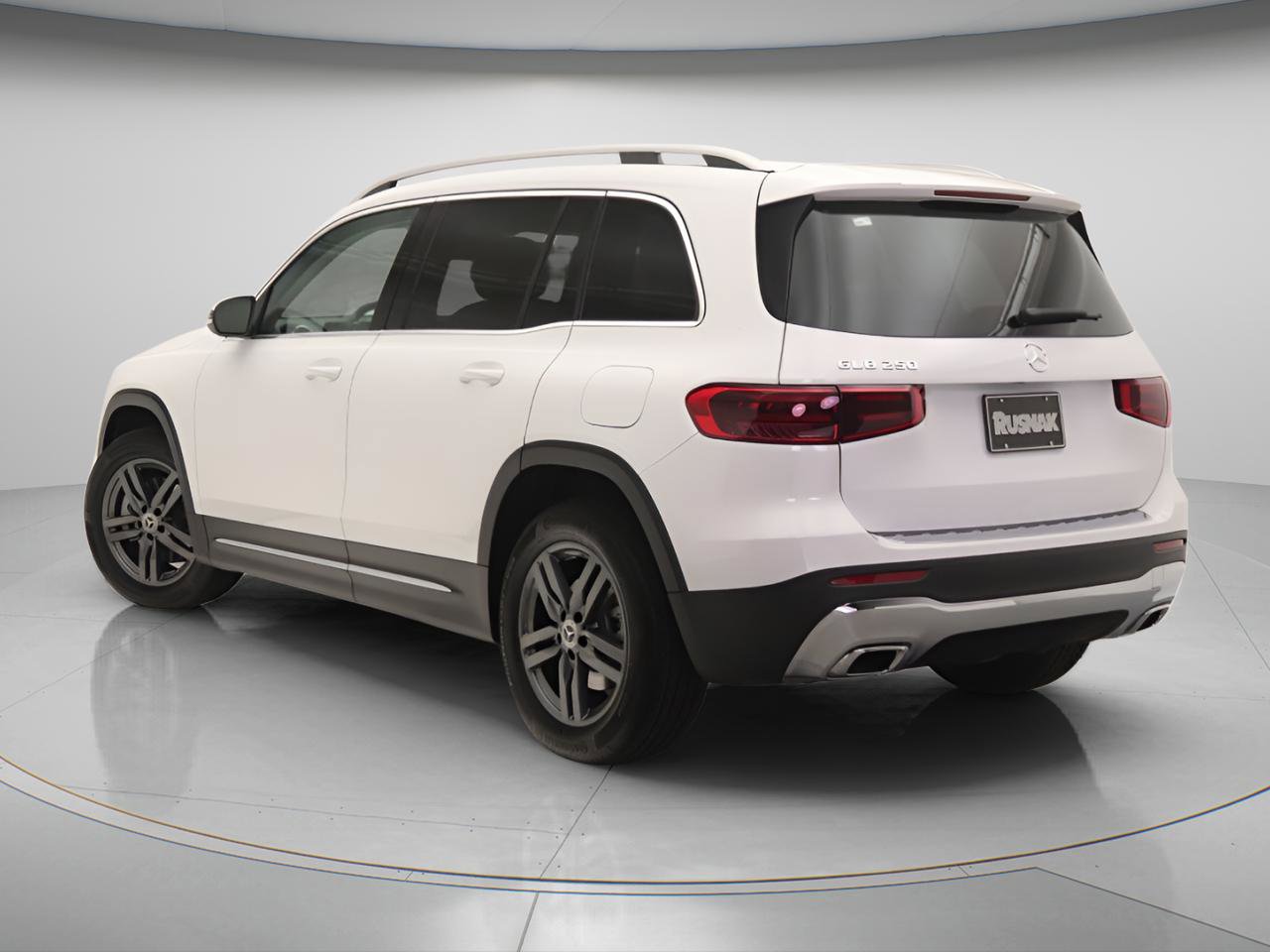 New 2026 Mercedes-Benz GLB 250 image 2