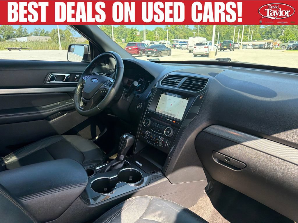 Used 2018 Ford Explorer XLT w/ Equipment Group 202A FWD image 31