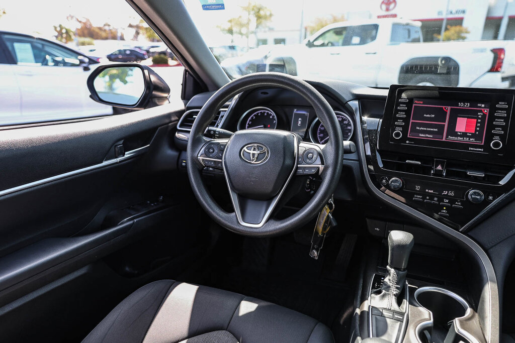 Certified 2022 Toyota Camry LE FWD image 4
