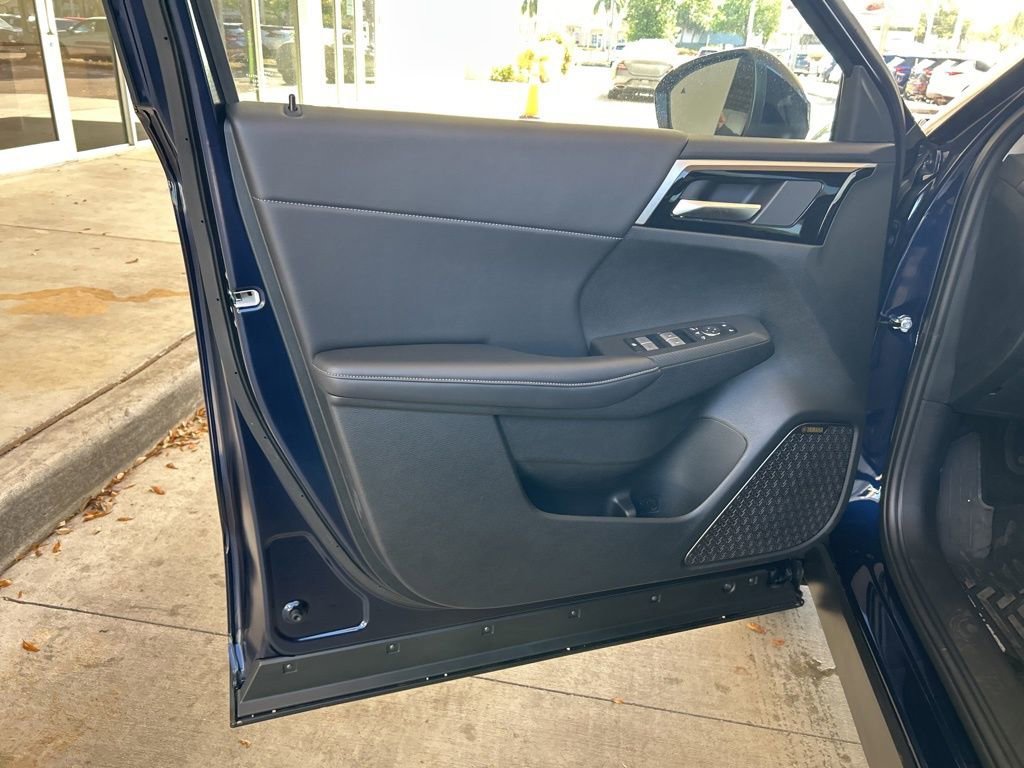 New 2025 Mitsubishi Outlander SE image 32