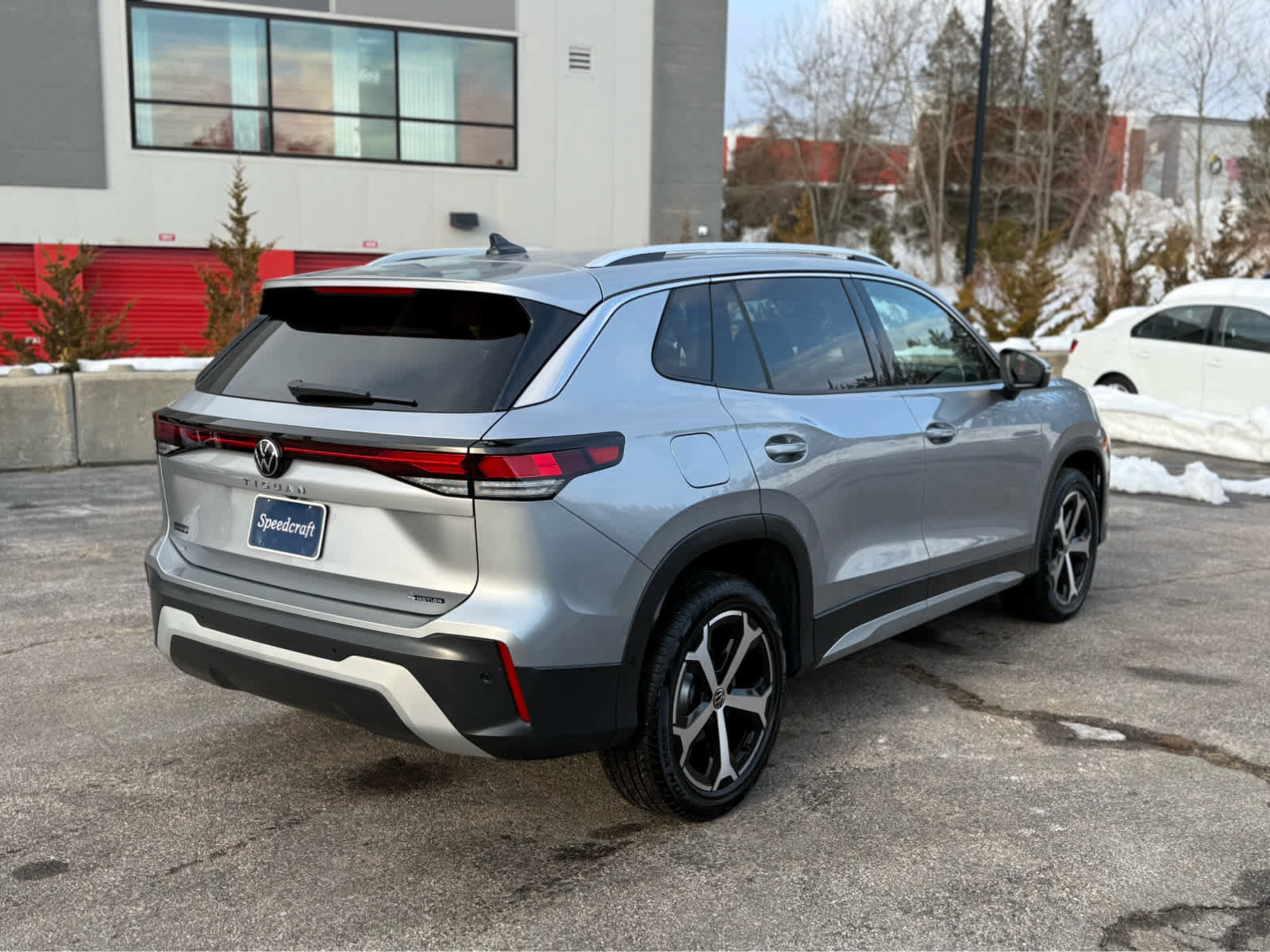 Certified 2025 Volkswagen Tiguan SE image 7