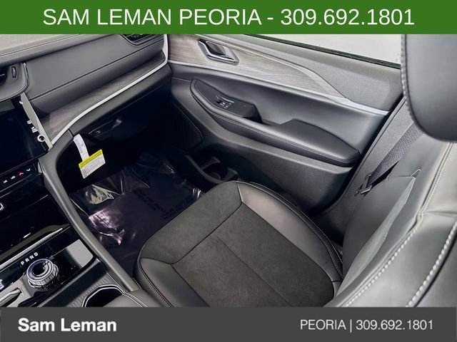 New 2026 Jeep Grand Cherokee Altitude image 23