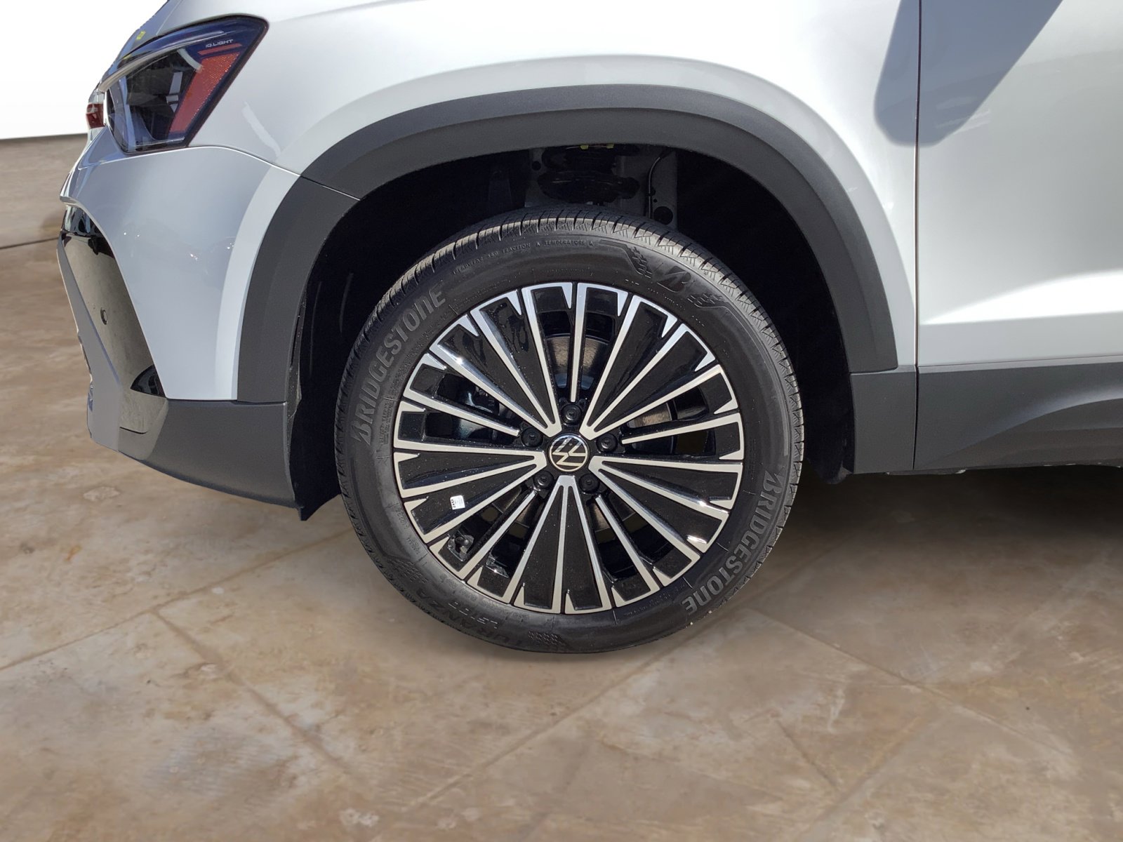 New 2026 Volkswagen Taos SE image 10