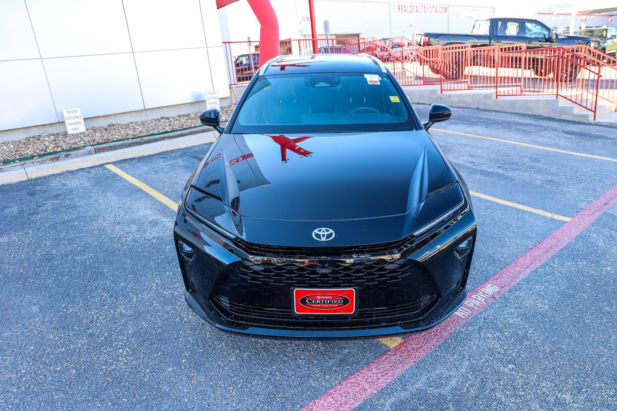 Certified 2025 Toyota Crown Signia AWD/4WD image 4