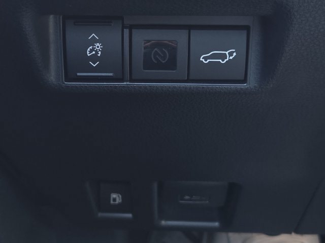 Used 2026 Toyota RAV4 AWD Plug-in Hybrid image 27