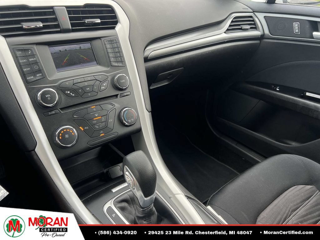 Used 2016 Ford Fusion SE FWD image 26