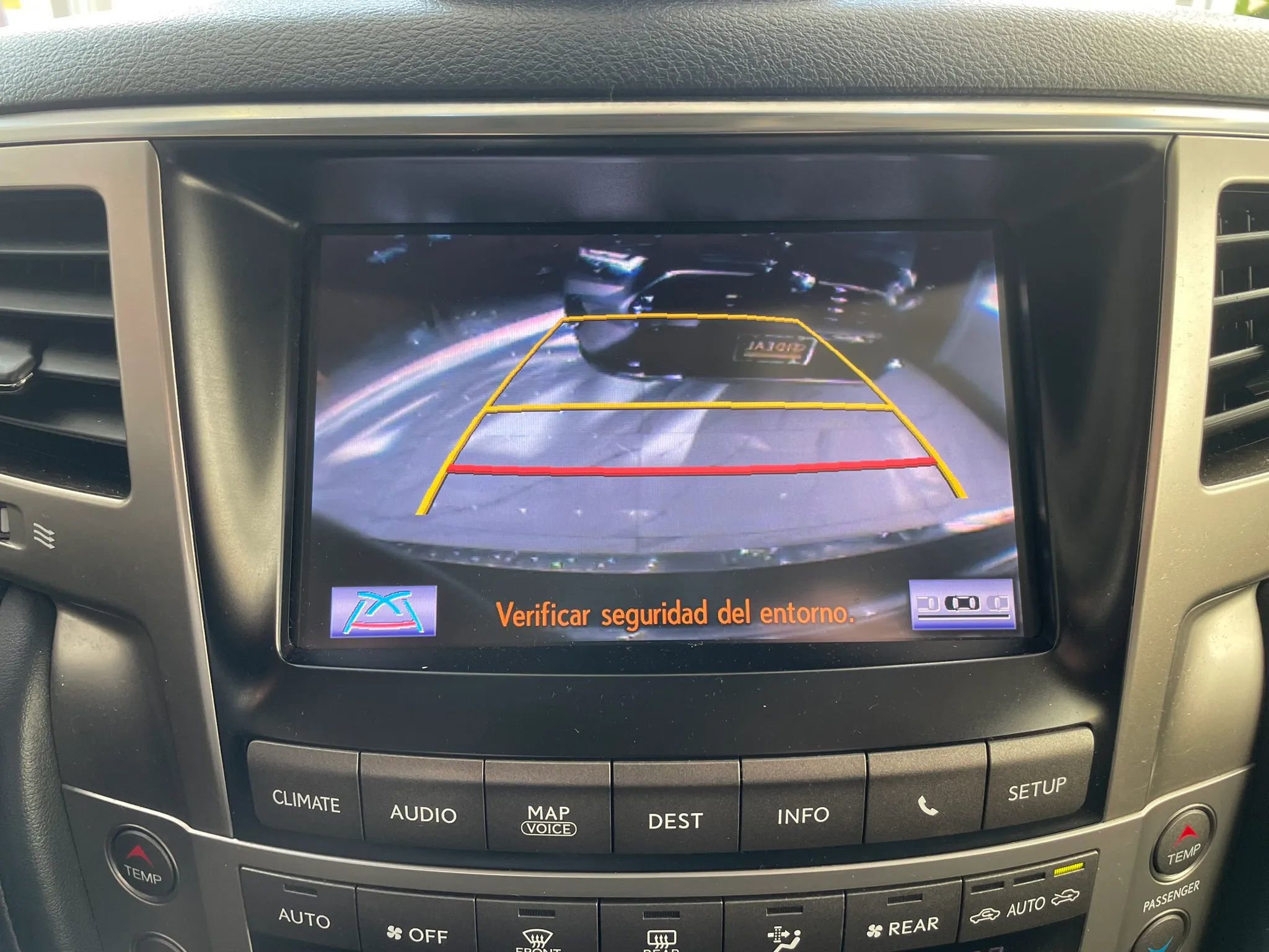 Used 2013 Lexus LX 570 4WD w/ Luxury Pkg image 16