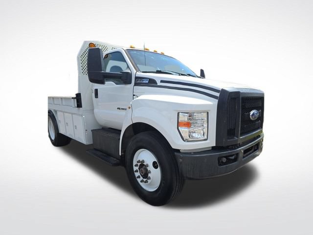 Used 2017 Ford F750 2WD Regular Cab Super Duty image 2