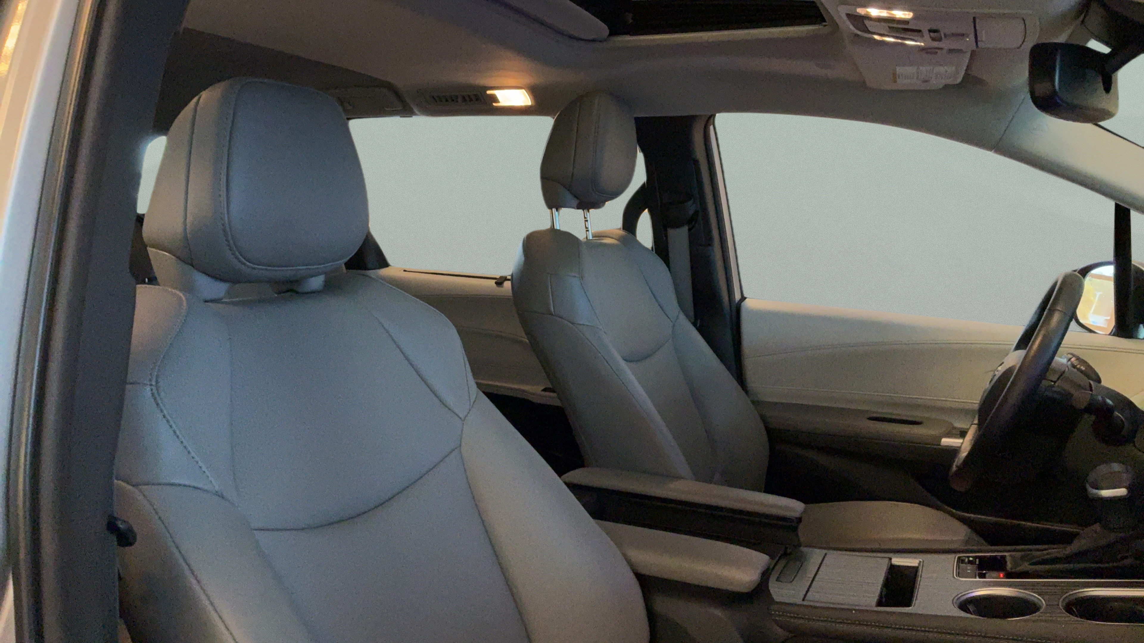 Certified 2025 Toyota Sienna XLE FWD image 36