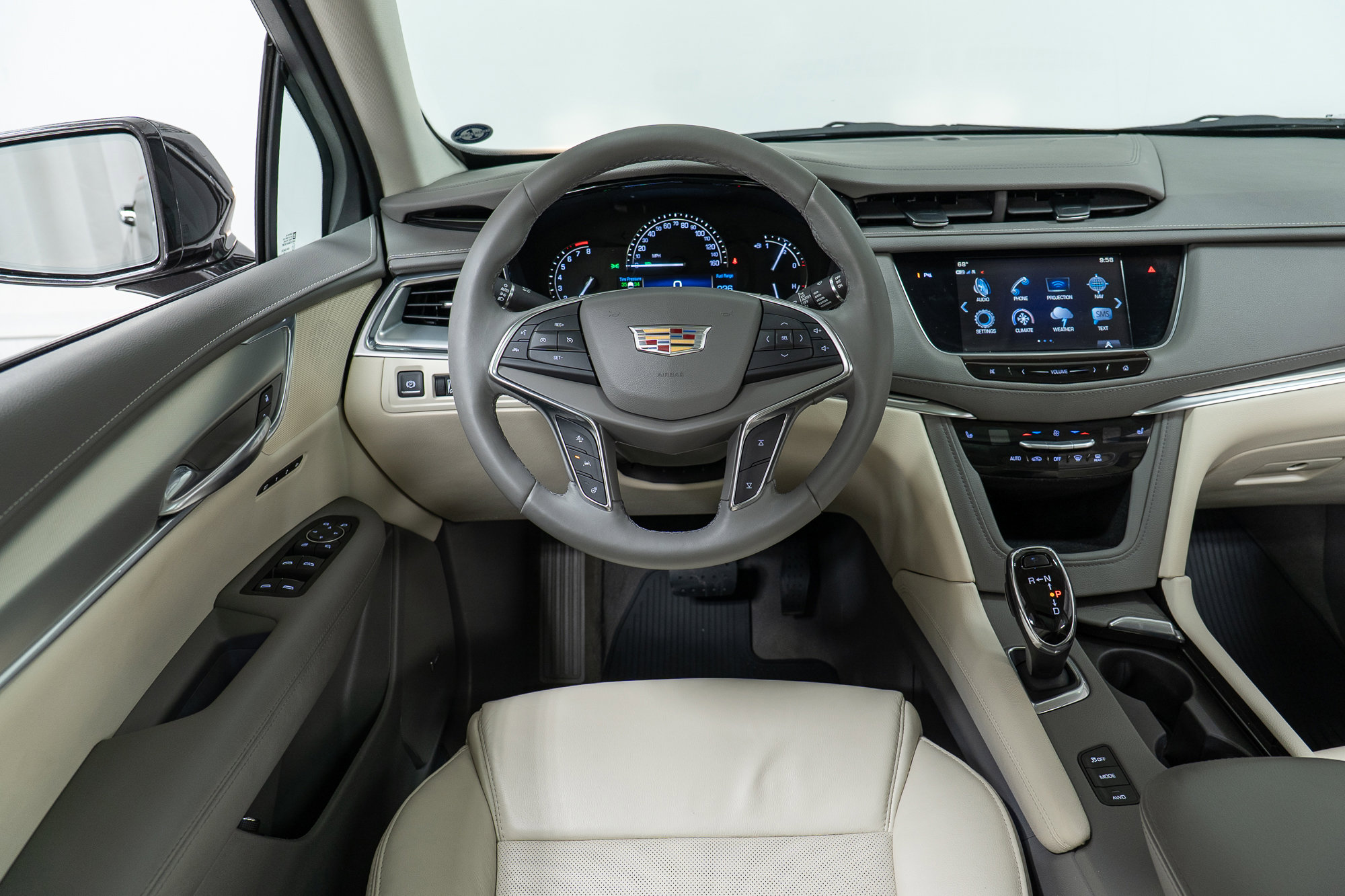 Used 2018 Cadillac XT5 Luxury w/ Driver Awareness Package AWD/4WD image 17