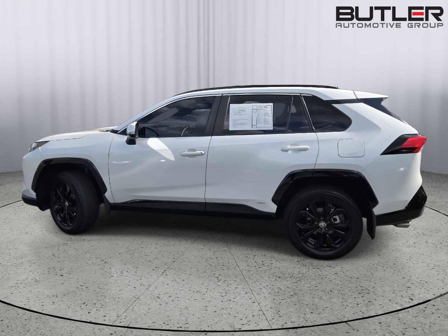 Used 2024 Toyota RAV4 SE image 7