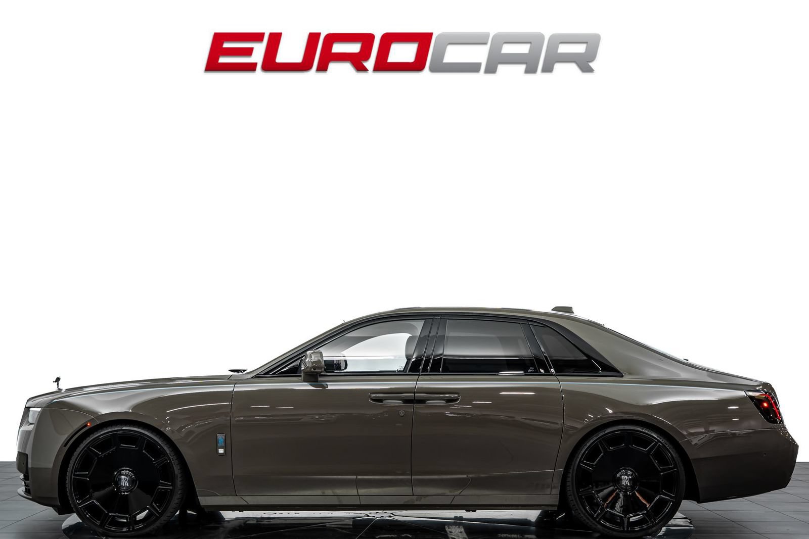Used 2025 Rolls-Royce Ghost AWD/4WD image 2