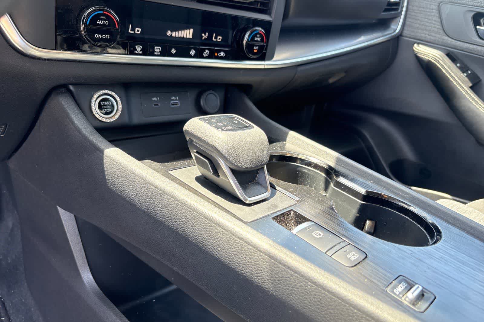 Used 2023 Nissan Rogue SV FWD image 23