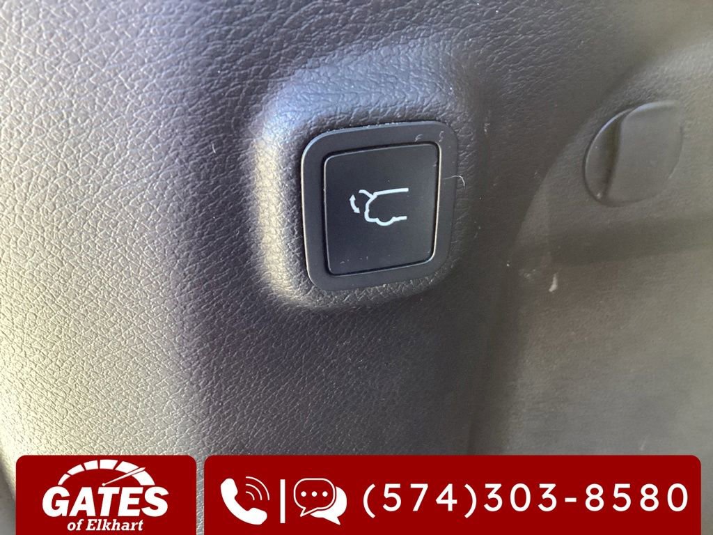 Used 2019 Jeep Cherokee Limited w/ Trailer Tow Group AWD/4WD image 15