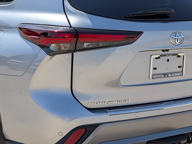Certified 2025 Toyota Highlander Platinum AWD/4WD image 8