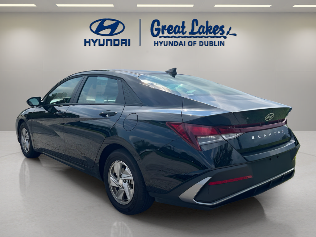 Used 2026 Hyundai Elantra SE FWD image 3