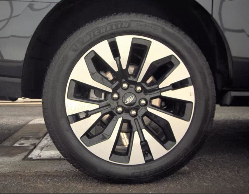 Used 2025 Ford Expedition Max Platinum w/ Driver's Package image 9