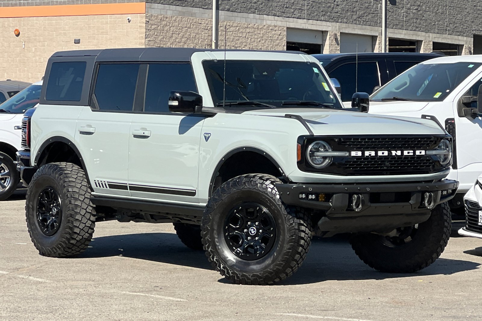 Certified 2021 Ford Bronco First Edition AWD/4WD image 2