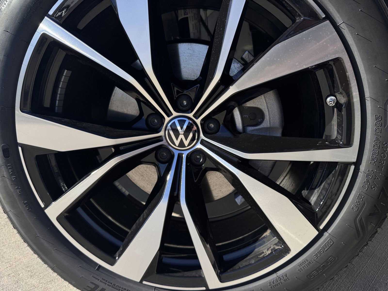 New 2026 Volkswagen Atlas SEL Premium R-Line image 9