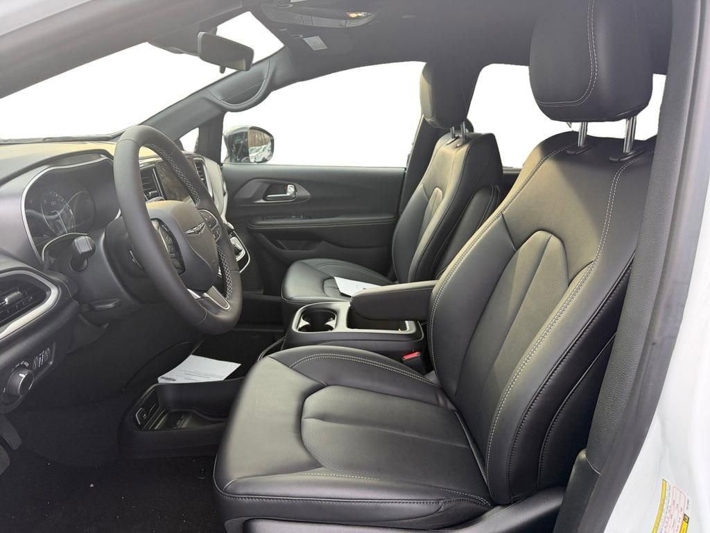 New 2026 Chrysler Voyager LX image 9