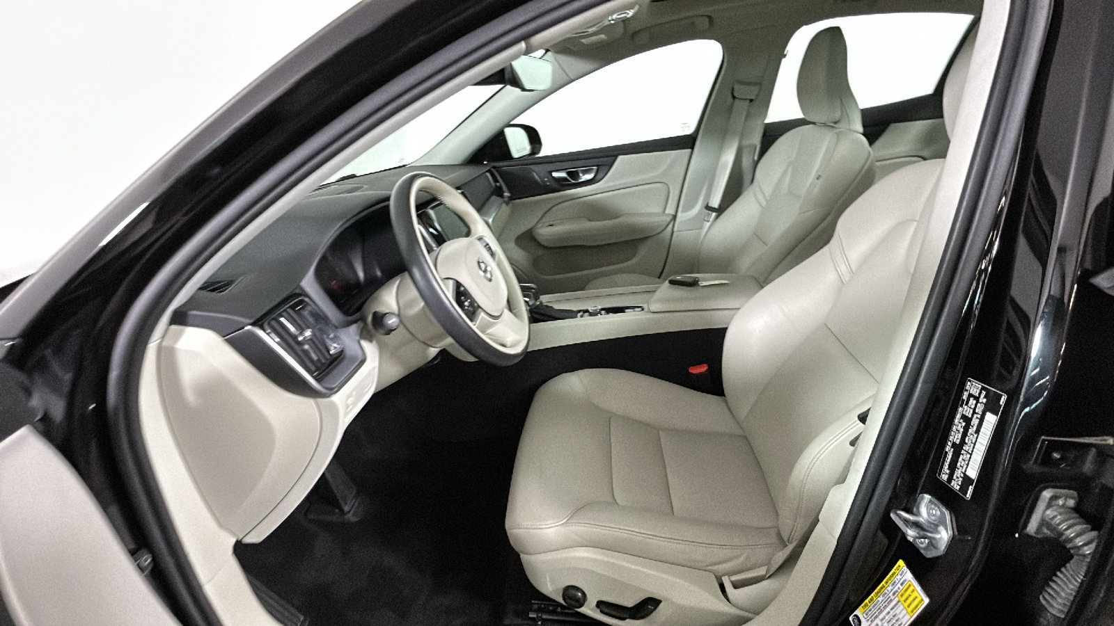 Used 2019 Volvo S60 T5 Momentum w/ Multimedia Package FWD image 13