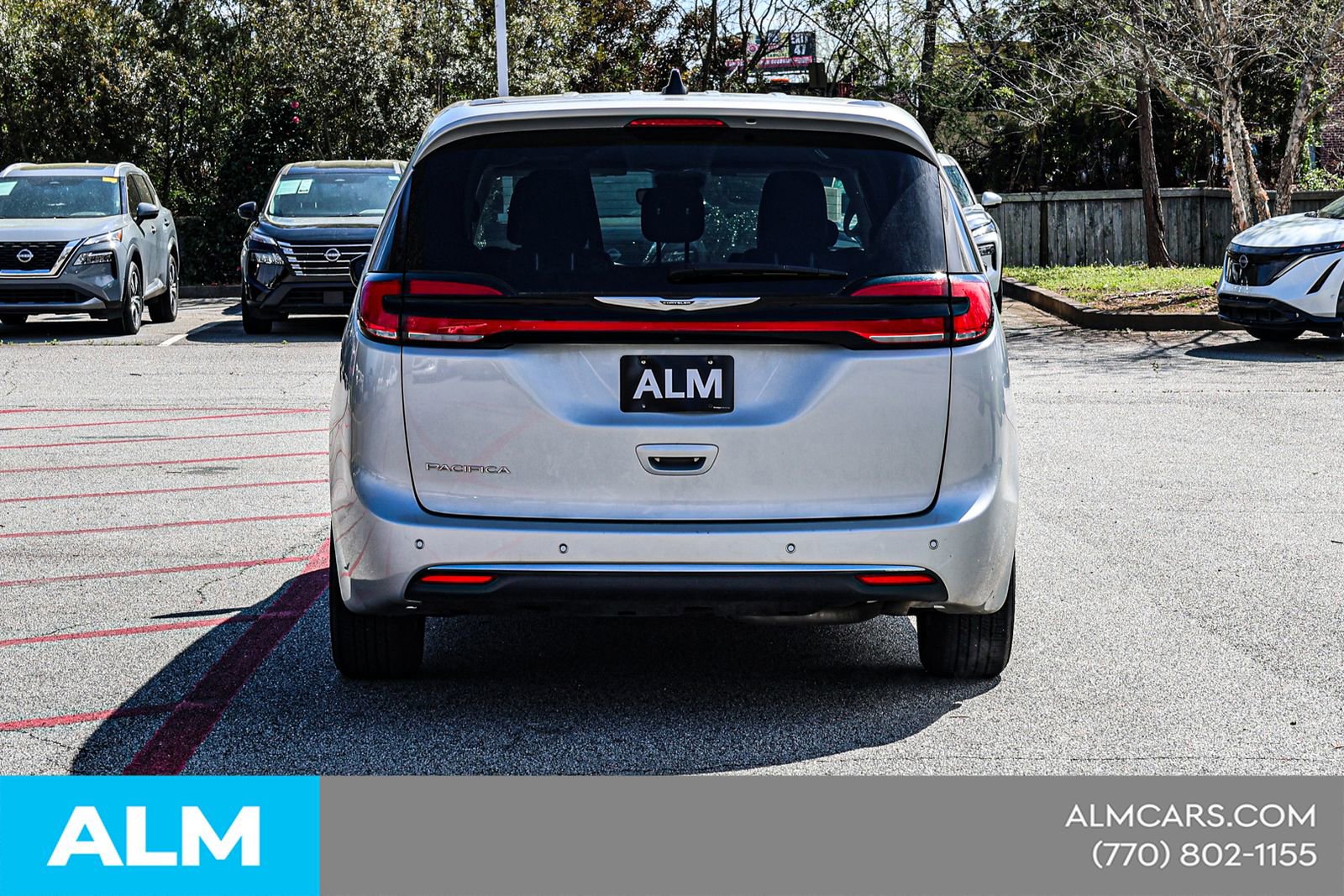 Used 2024 Chrysler Pacifica Touring-L image 13