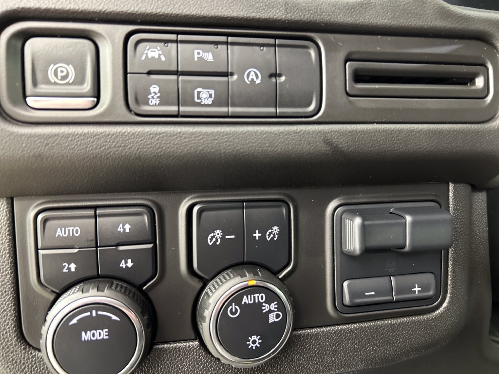 Used 2024 Chevrolet Tahoe RST w/ Luxury Package AWD/4WD image 13
