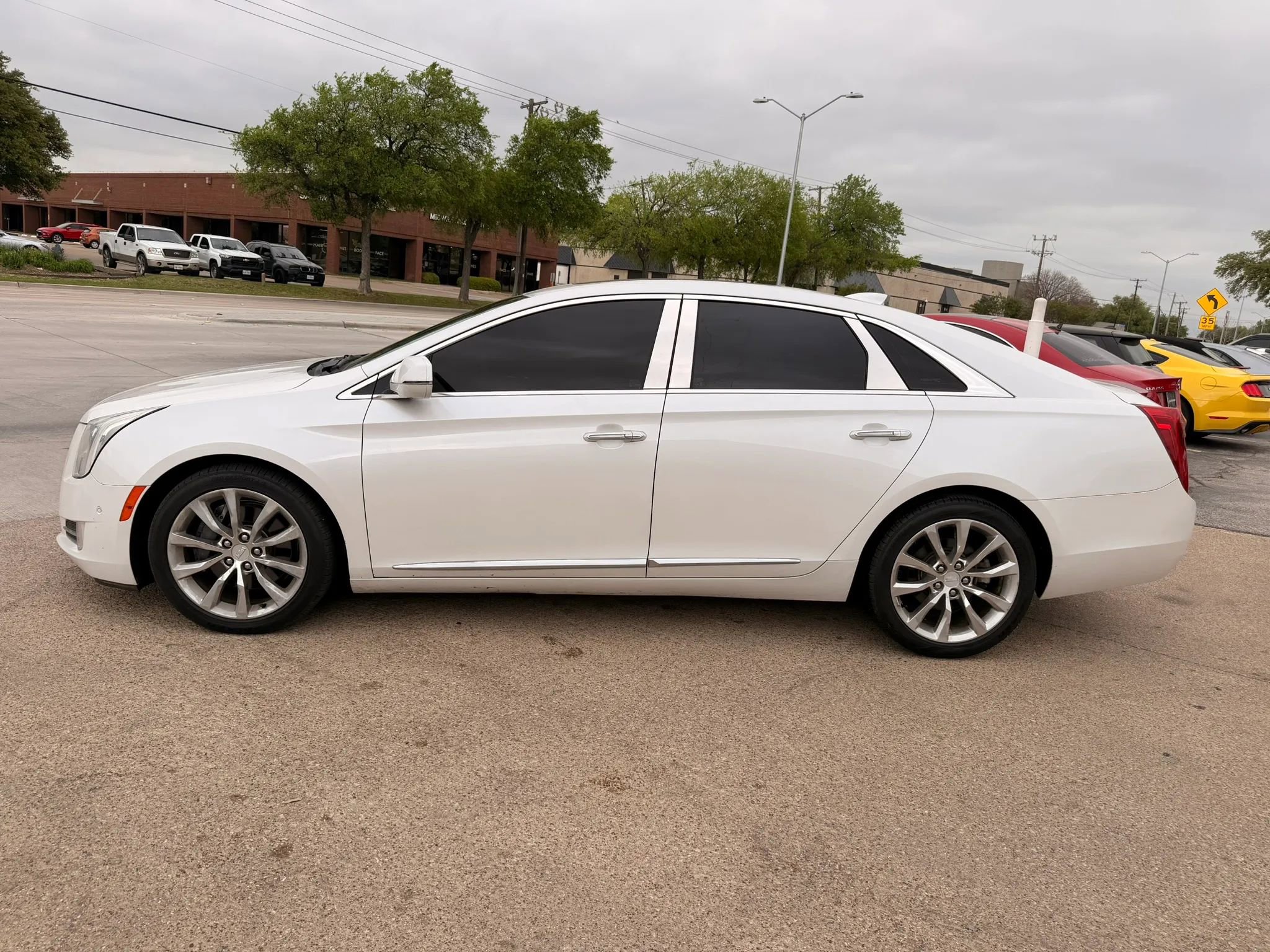 Used 2016 Cadillac XTS Premium image 2