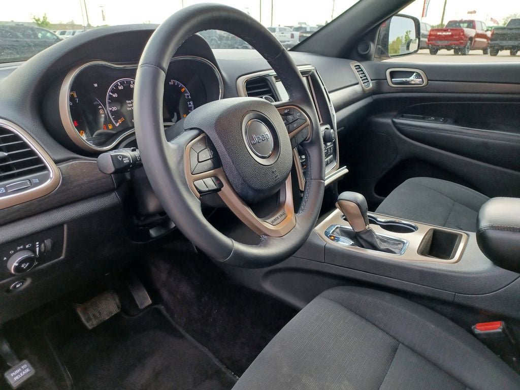 Used 2017 Jeep Grand Cherokee Laredo w/ Quick Order Package 23E AWD/4WD image 13