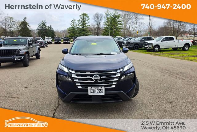 Used 2024 Nissan Rogue SV FWD image 2