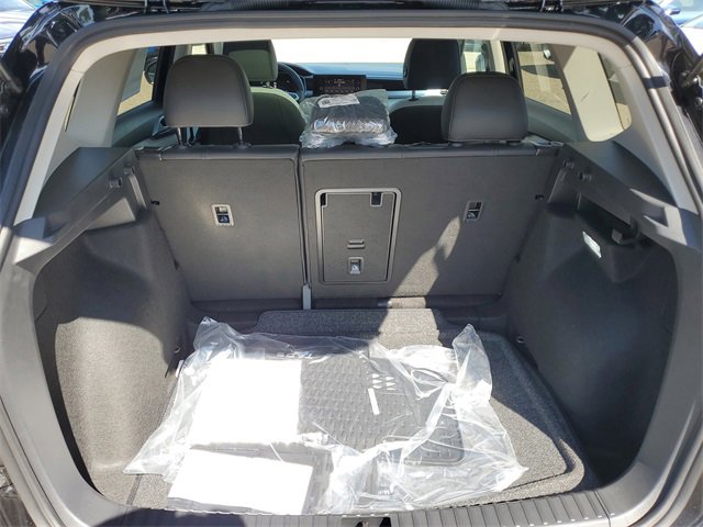 New 2025 Volkswagen Taos SE image 9