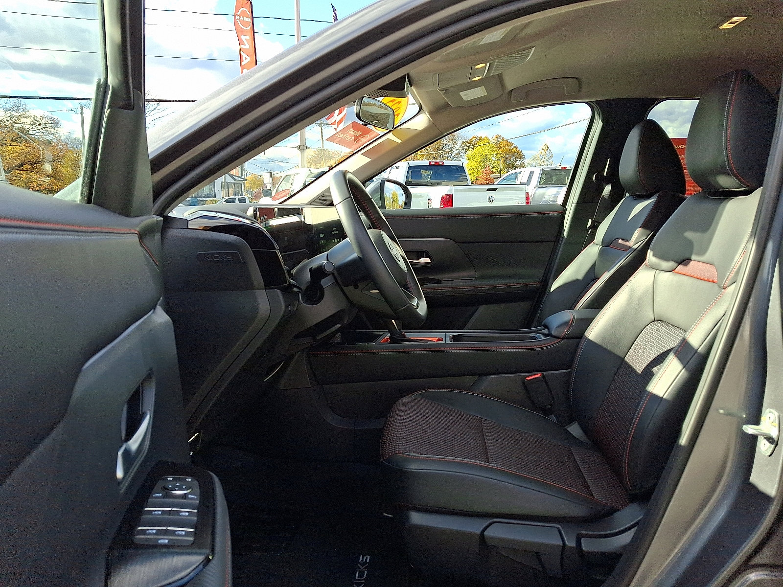 Used 2025 Nissan Kicks SR image 14