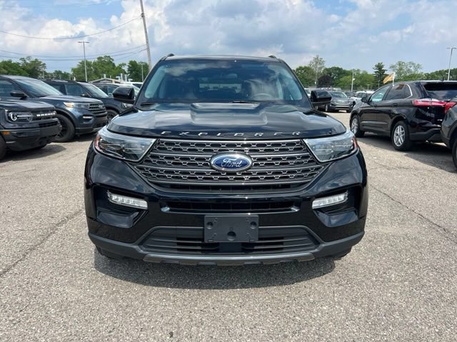 Certified 2023 Ford Explorer XLT w/ Equipment Group 202A AWD/4WD image 2
