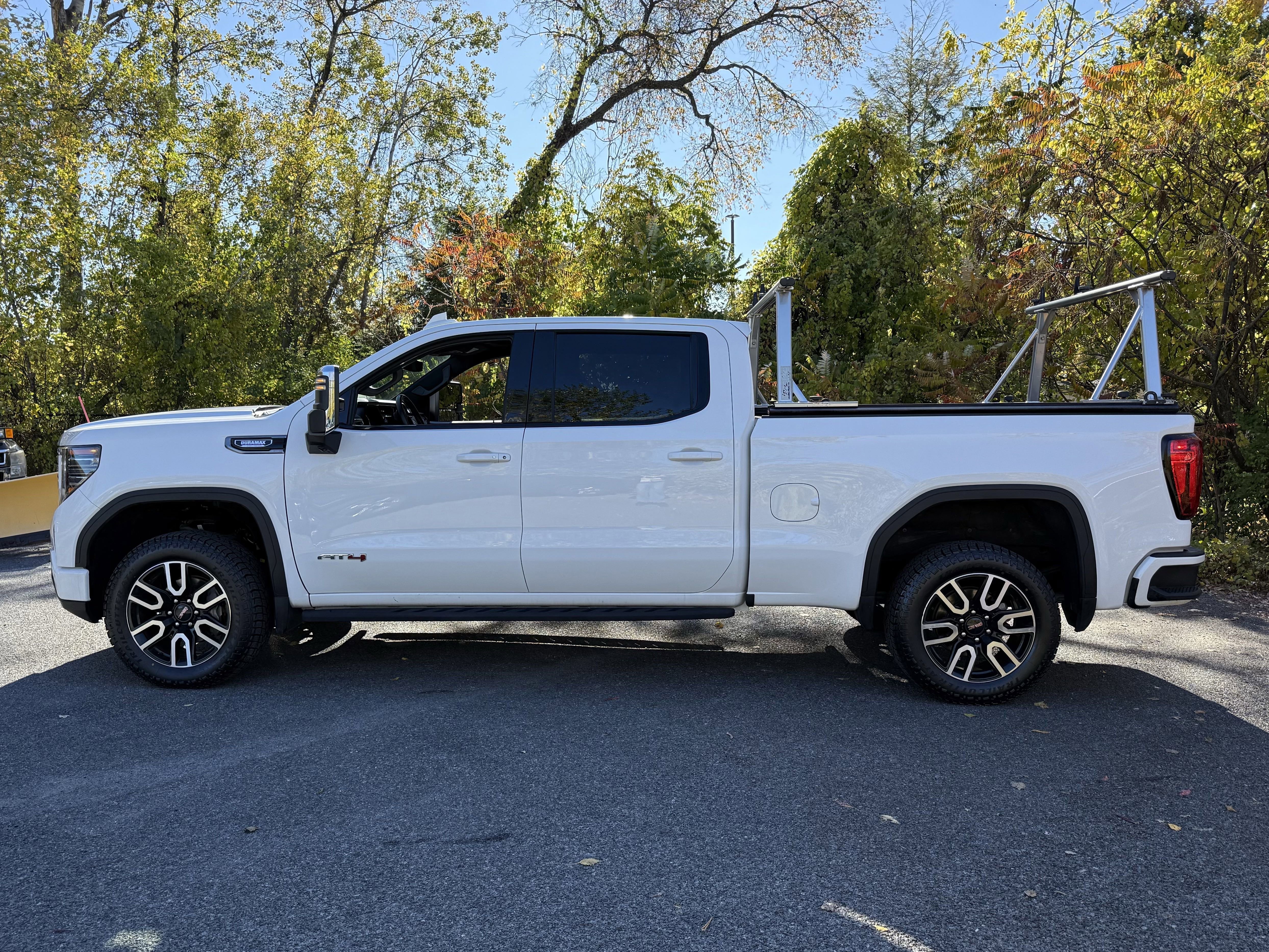 Used 2024 GMC Sierra 1500 AT4 w/ AT4 Premium Package image 8
