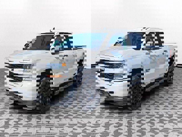 Used 2018 Chevrolet Silverado 1500 Custom w/ Custom Value Package image 3