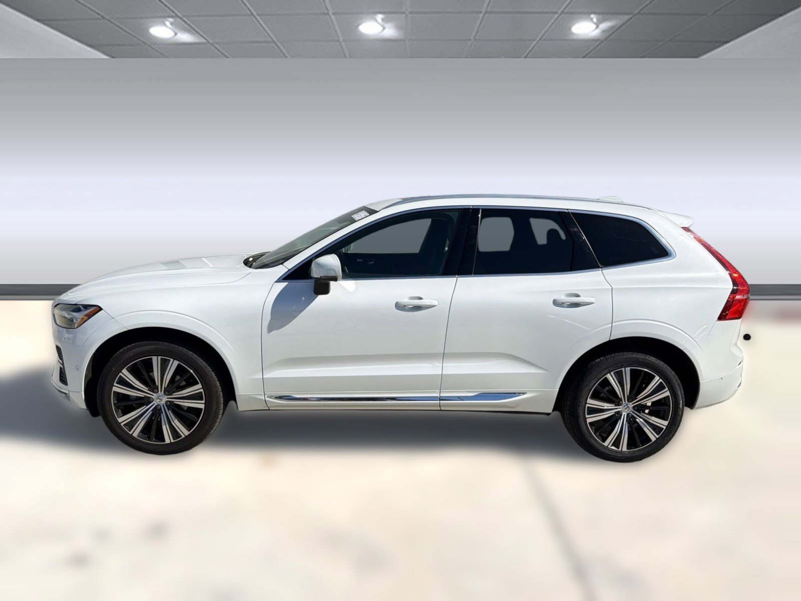Used 2023 Volvo XC60 B5 Plus w/ Protection Package Premier FWD image 2