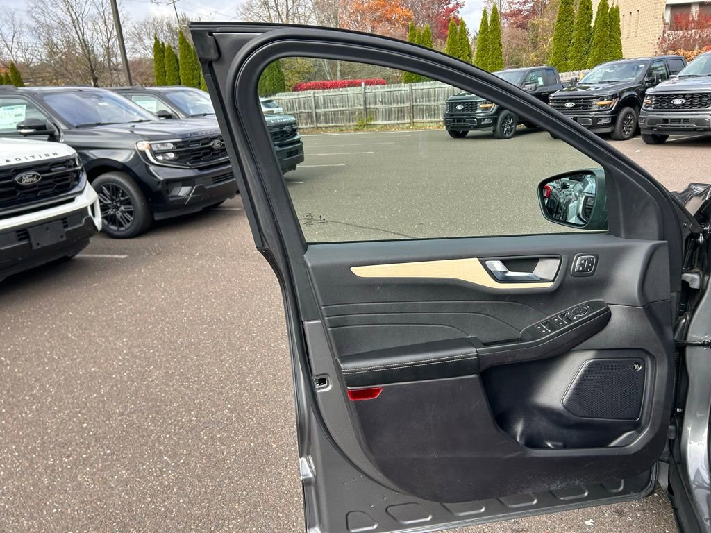 Certified 2022 Ford Escape Titanium w/ Titanium Elite Package image 14