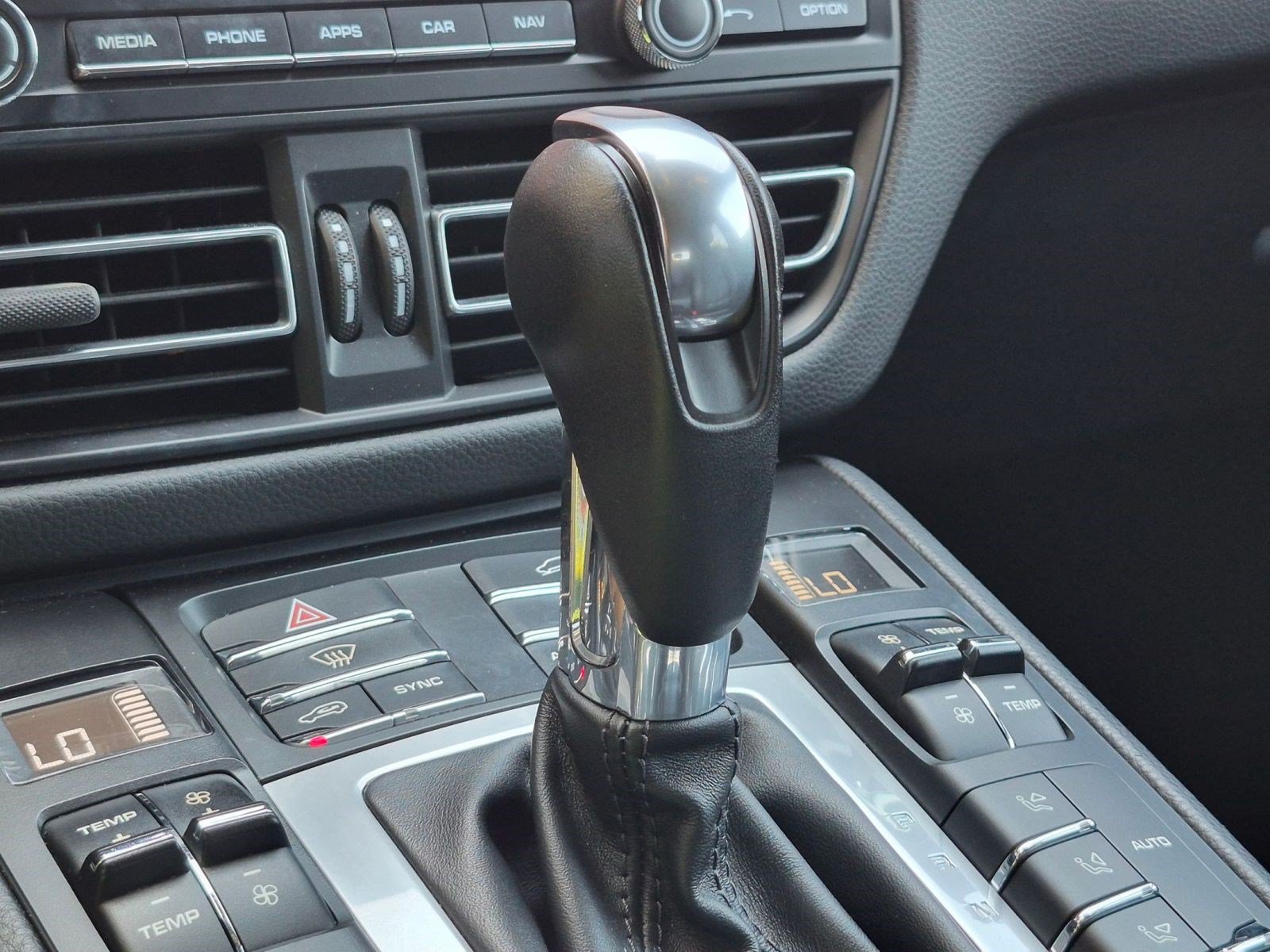 Certified 2021 Porsche Macan S AWD/4WD image 16