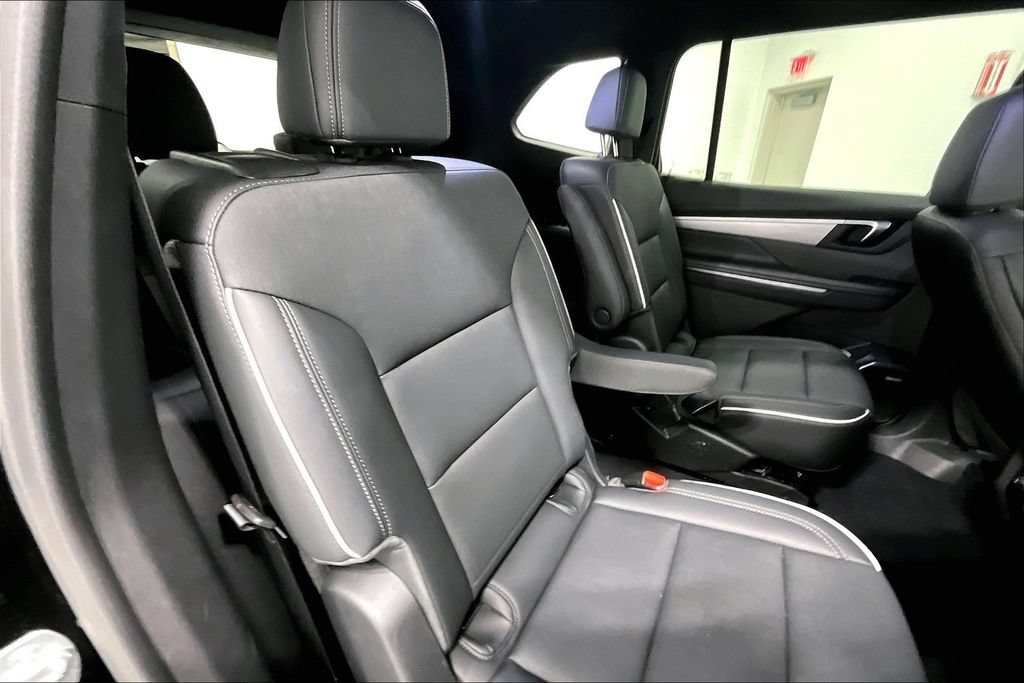 Used 2025 Buick Enclave Preferred FWD image 34