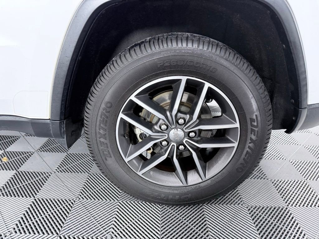 Used 2018 Jeep Grand Cherokee Laredo image 29