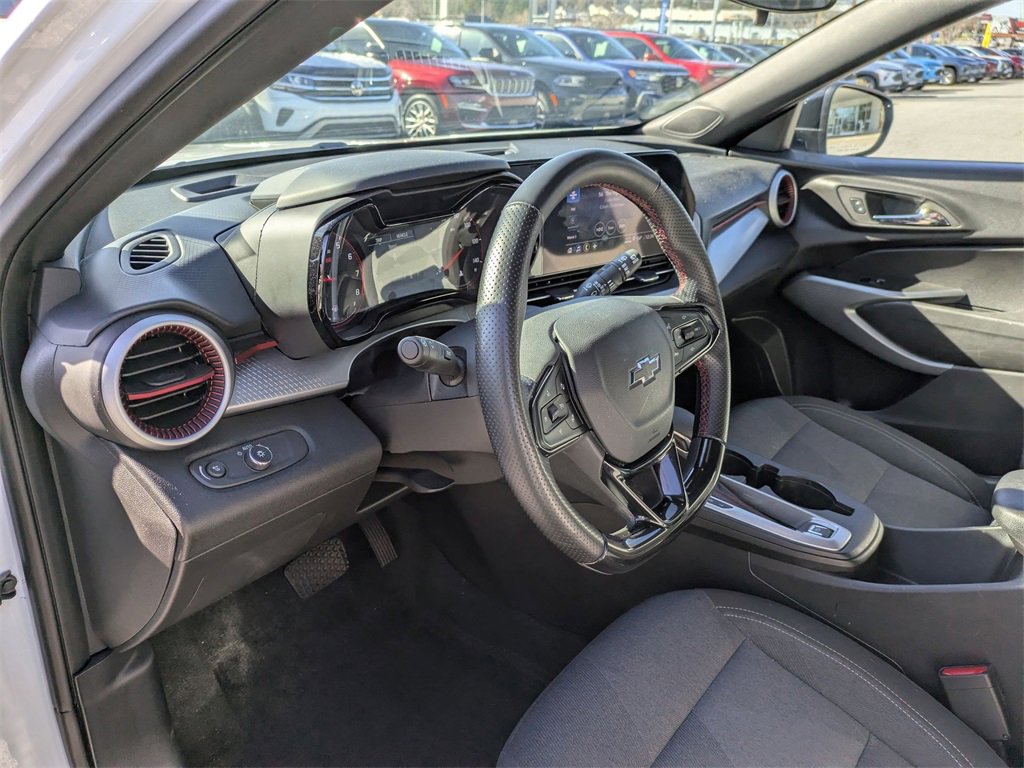 Used 2024 Chevrolet Trax RS image 17